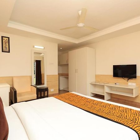 Hotel Broadway Near Delhi Airport New Delhi Bagian luar foto