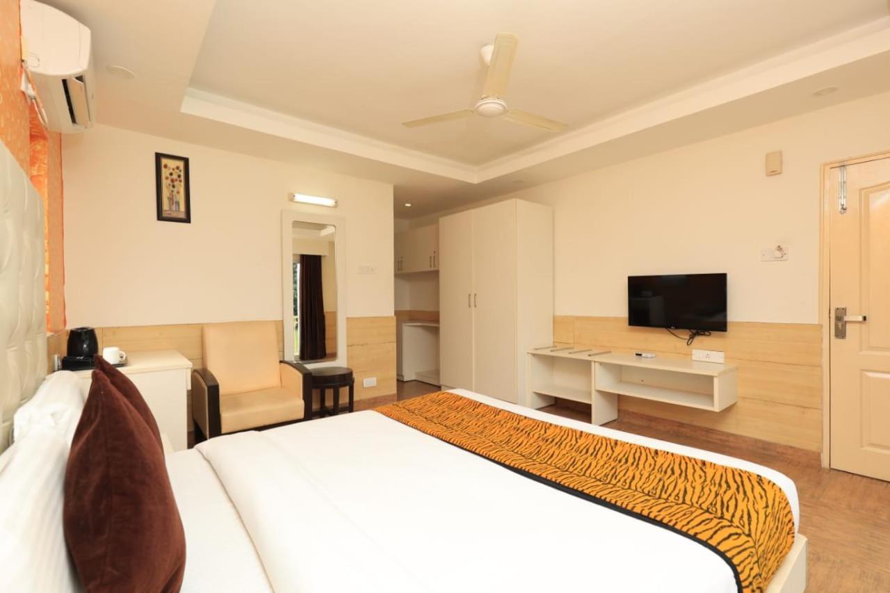 Hotel Broadway Near Delhi Airport New Delhi Bagian luar foto