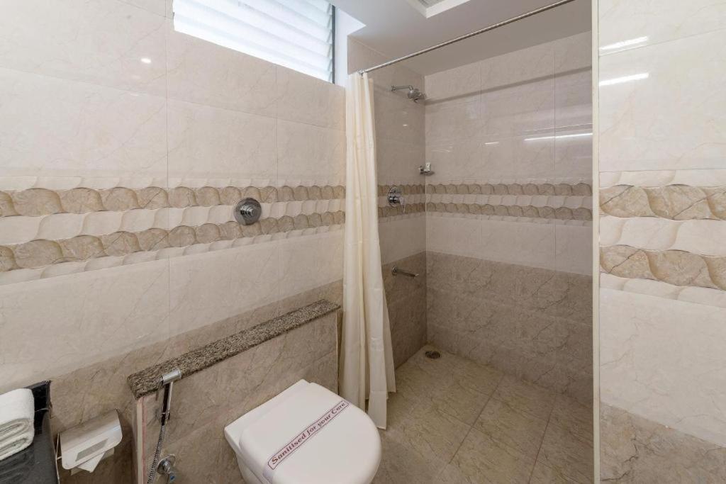 Hotel Broadway Near Delhi Airport New Delhi Bagian luar foto