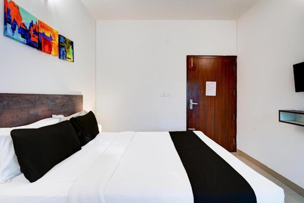 Hotel Broadway Near Delhi Airport New Delhi Bagian luar foto